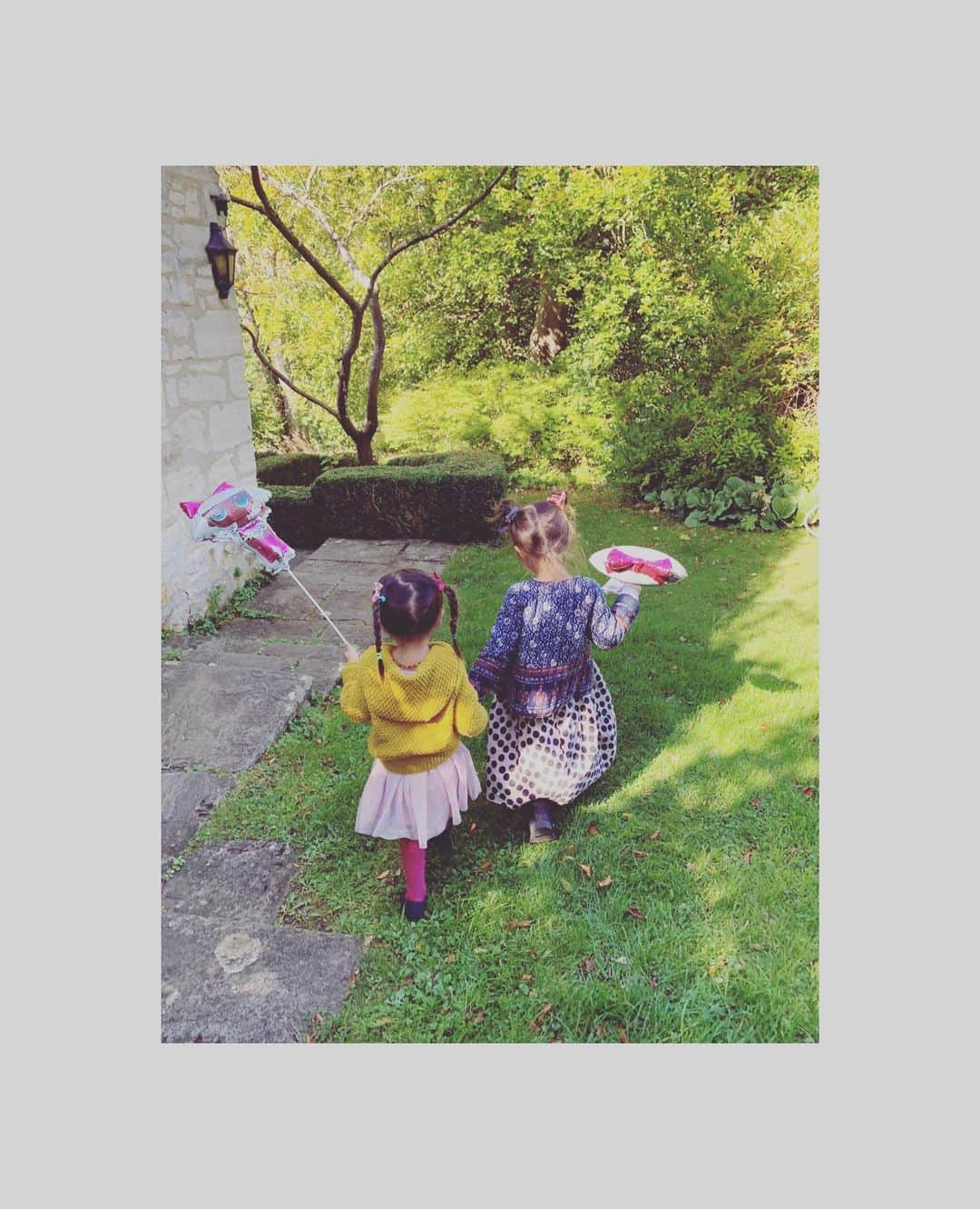 ダイアナ湯川さんのインスタグラム写真 - (ダイアナ湯川Instagram)「Everyone thought I had three daughters today... 🥰😆🤪 . . . #cousins #soulsisters #daughter #niece #family #love #socute #childhood #happiness」9月27日 5時45分 - diana.yukawa