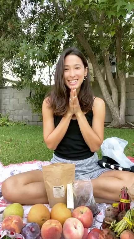 メロディー洋子のインスタグラム：「Some goodies from my day at the Torrance Farmers Market happening every Saturday and Tuesday from 8am-1pm ✨ @originaltorrancefarmersmarket ✨   Love what you eat! 🥰  Big shout out to my favorite @blacklightcoffee @nibandstone ❤️」