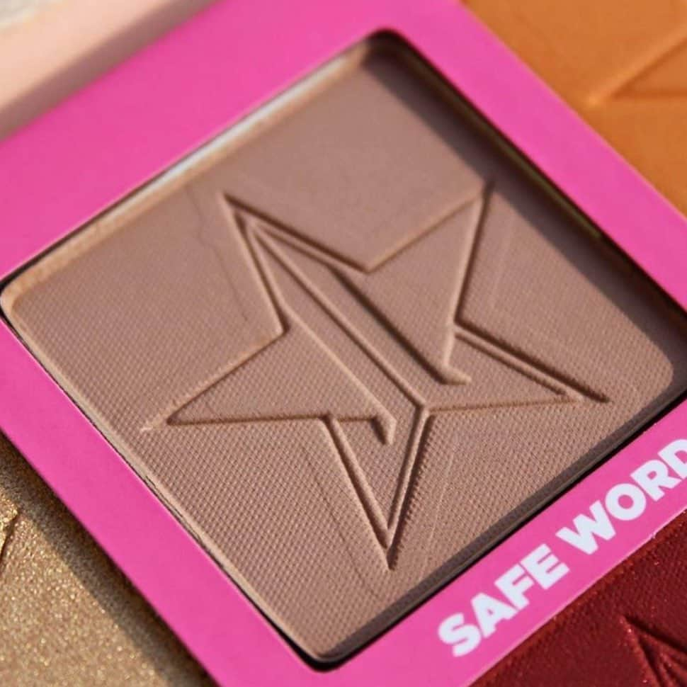 Jeffree Star Cosmeticsさんのインスタグラム写真 - (Jeffree Star CosmeticsInstagram)「You can still shop select palettes at 30% OFF🔥 Sale ends TOMORROW at 10AM PST/ 1PM EST 🌟 Photo by: @mrs.bordeauxbeauty ✨ #androgynypalette」9月27日 6時09分 - jeffreestarcosmetics