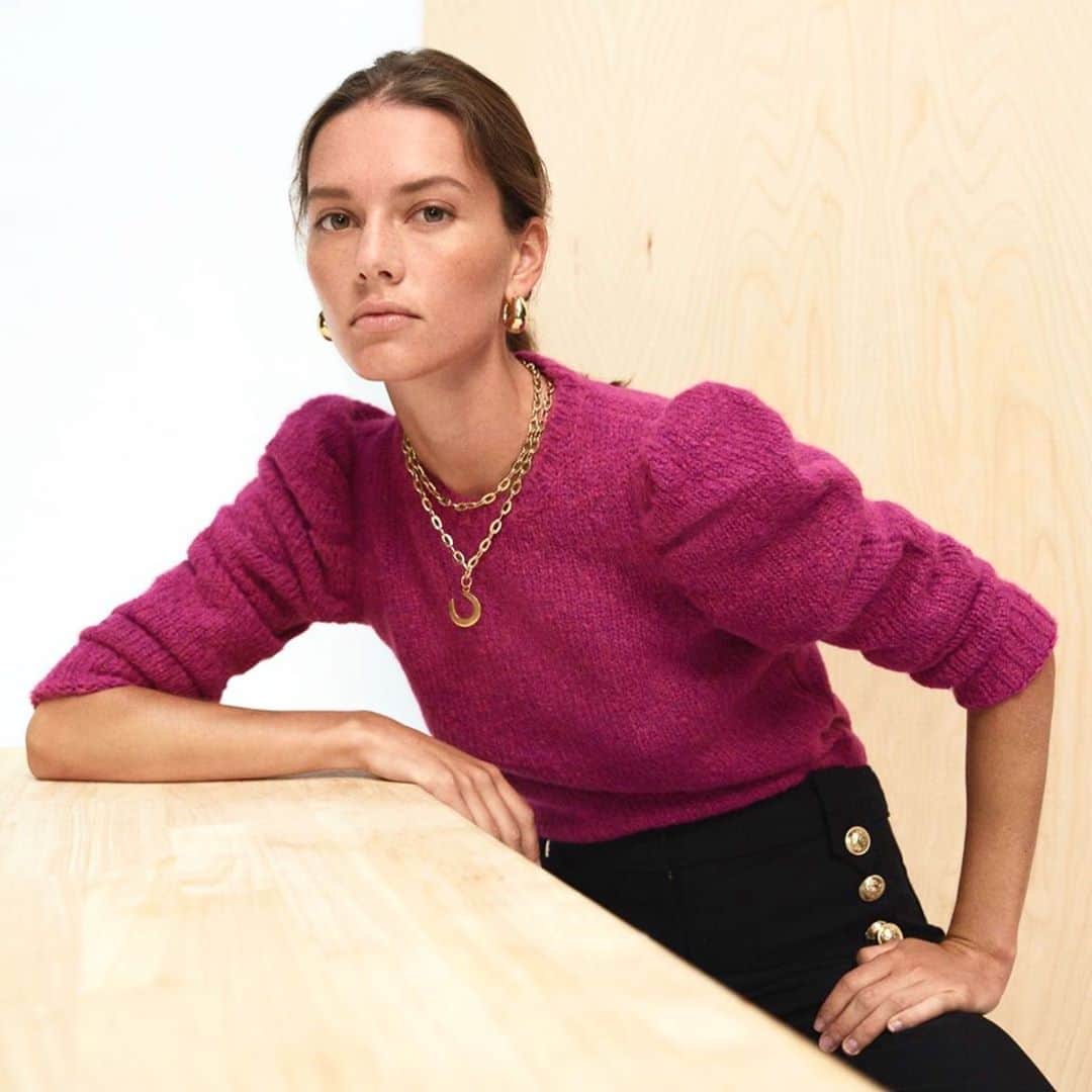 デレク ラムのインスタグラム：「Cozy sweater weather...forecast: soon. Derek Lam 10 Crosby Locken Fuchsia sweater and the classic sailor button Robertson trousers. Horse shoe charm, for luck. Dereklam.com」