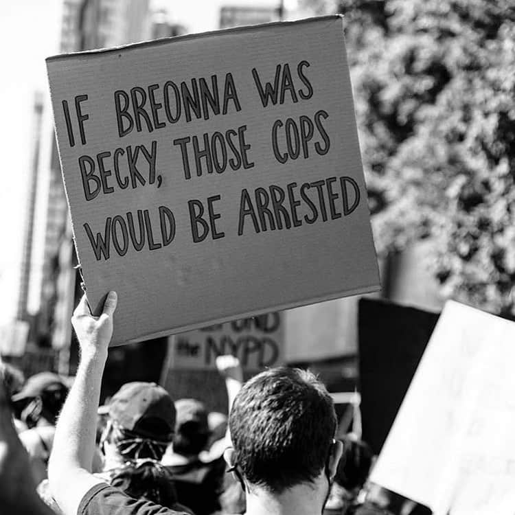 ヴィオラ・デイヴィスさんのインスタグラム写真 - (ヴィオラ・デイヴィスInstagram)「Where’s the lie? #SayHerName #JusticeForBreonnaTaylor #ArrestTheCopsWhoKilledBreonnaTaylor」9月27日 6時32分 - violadavis