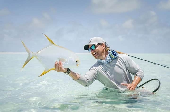 Costa Sunglassesさんのインスタグラム写真 - (Costa SunglassesInstagram)「Permit tales.  Catch @keithroseinnesflyfishing on @anchored_outdoors with @aprilvokey for his backstory and an inside look @alphonsefishingco in the Seychelles. Listen at the link in our bio. #BringTheWaterHome #SeeWhatsOutThere #BornOnTheWater」9月27日 6時30分 - costasunglasses