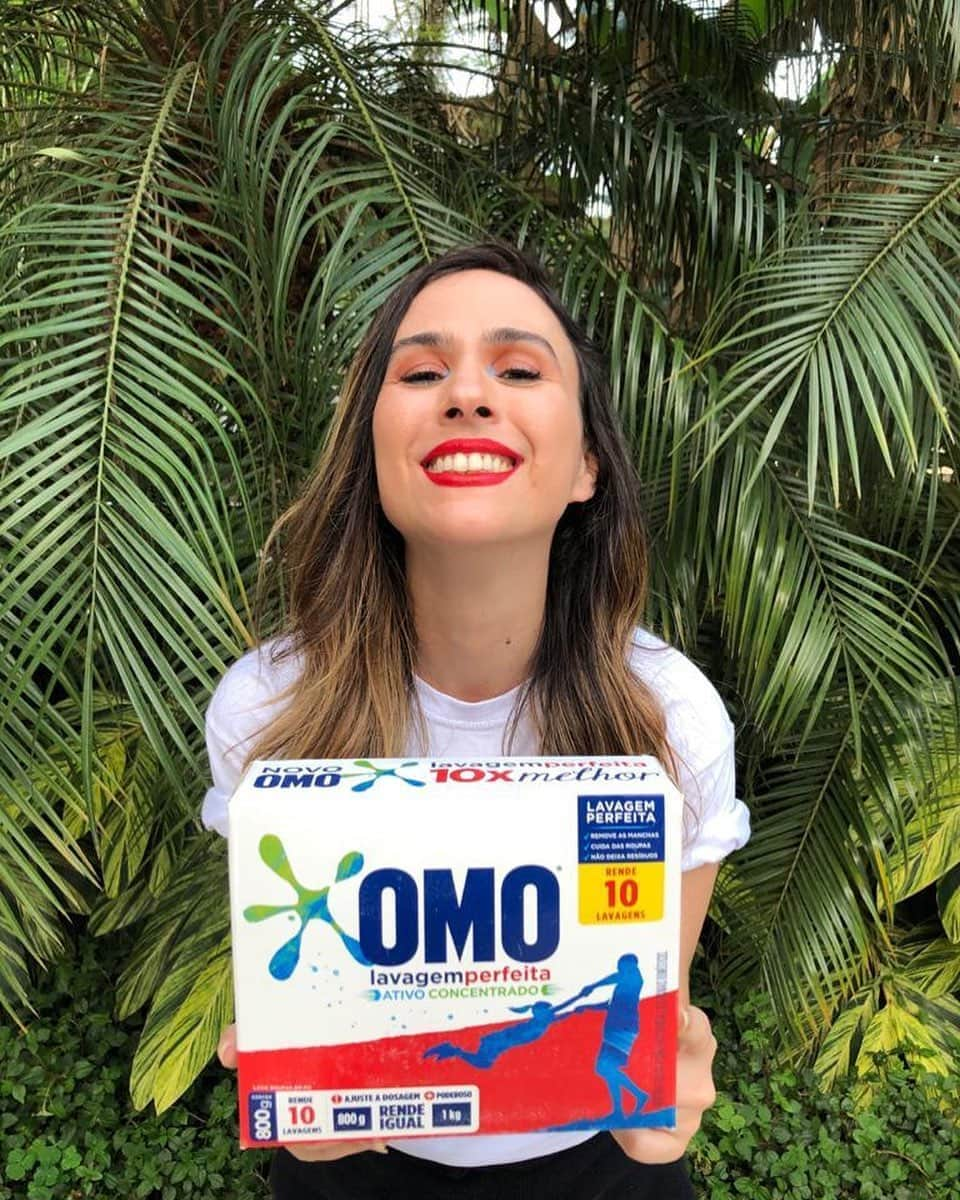 Tata Werneckさんのインスタグラム写真 - (Tata WerneckInstagram)「Como a galera fala “Missão dada é missão…” OMO me chamou para ser embaixadora do PODER DO SOMOS: o poder do coletivo, o poder de fazer mais pelo próximo. Eu tô bem orgulhosa de estar com @omobrasil nessa.   E a minha primeiríssima missão vai ser escolher com eles alguém que usa o PODER DO SOMOS para fazer desse mundo um lugar melhor. Juntos, eu e OMO vamos fazer uma surpresa pra essa pessoa semana que vem Eu já tô como? Animadíssima!  Aproveitando o nosso papo pra convidar vocês a compartilharem histórias de pessoas que fazem algo pelo coletivo, marcando com a hashtag #PoderDoSOMOS. Bora participar dessa corrente do bem? Quando a gente faz junto, a gente faz mais. #publi @omobrasil」9月27日 6時37分 - tatawerneck