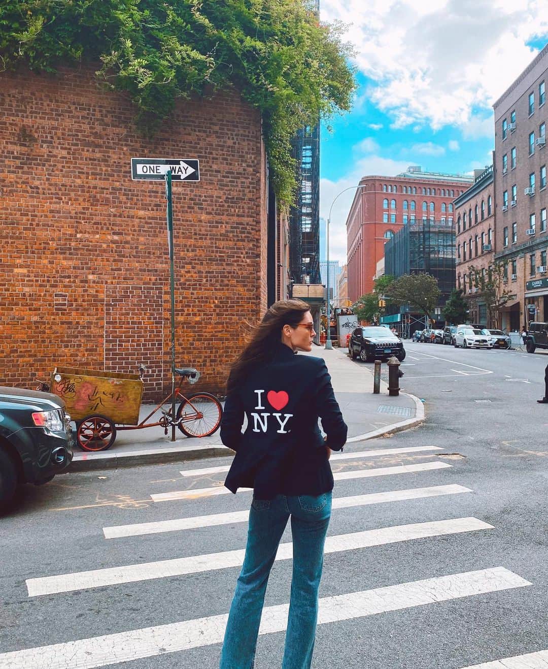 ヒラリー・ローダのインスタグラム：「no caption needed ♥️ @veronicabeard」