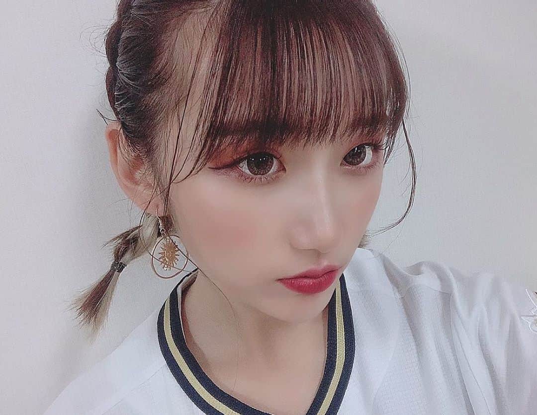 のインスタグラム：「﻿ ﻿ ﻿ ﻿ 13:00- PLAY BALL ！🧸＂﻿ 今日は絶対に勝ちましょう！﻿ ﻿ ﻿ ﻿ ﻿  #Bs2020 #buffaloes #ORIX #bsgirls #moeka_357 #moeka #bsg #orixbuffaloes #얼짱 #좋아요그램 #일상 #패션 #코디 #일상룩 #赞 #粉我 #漂亮 #얼짱 #셀피 #한국여행 #オルチャン #얼스타그램　#카페스타그램  #ハイトーンヘア #韓国メイク #韓国ヘアー #オルチャンメイク  #おしゃれさんと繋がりたい #オリックス　#オルチャンヘア #タンバルモリ」