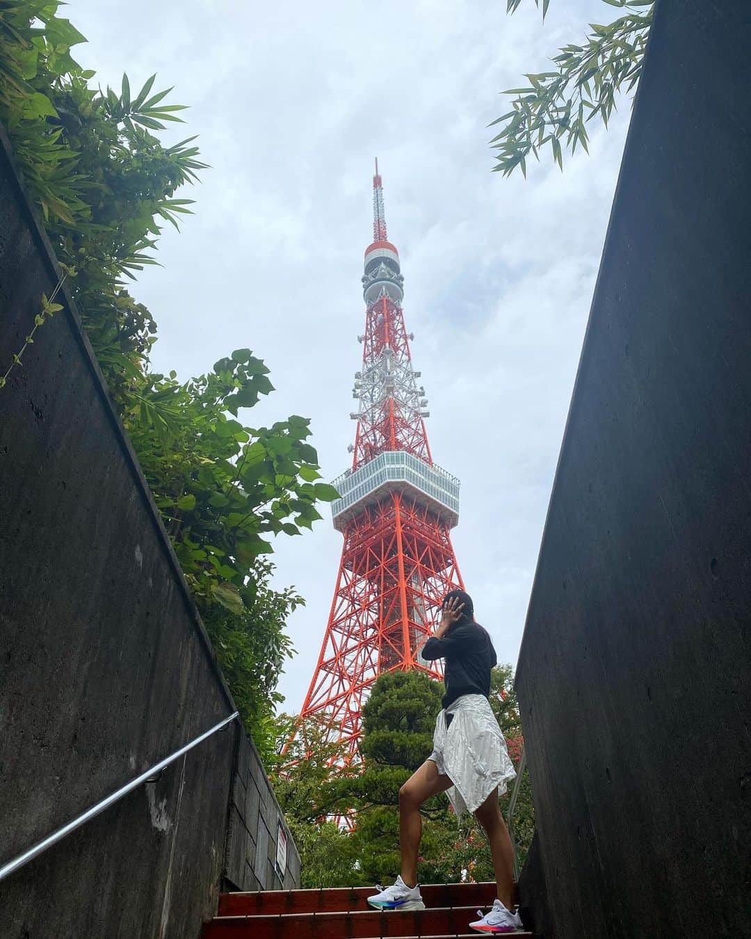 ユンチェヨンさんのインスタグラム写真 - (ユンチェヨンInstagram)「- 아침먹고 동네한바퀴 산책하기 👣🗼 이제 일본도 더위가 가시고 가을이 오고있어요.  여름아 잘가 👋 . . . . . #sundaymornings #tokyotower #jlpga #progolfer」9月27日 12時24分 - cyyoon35