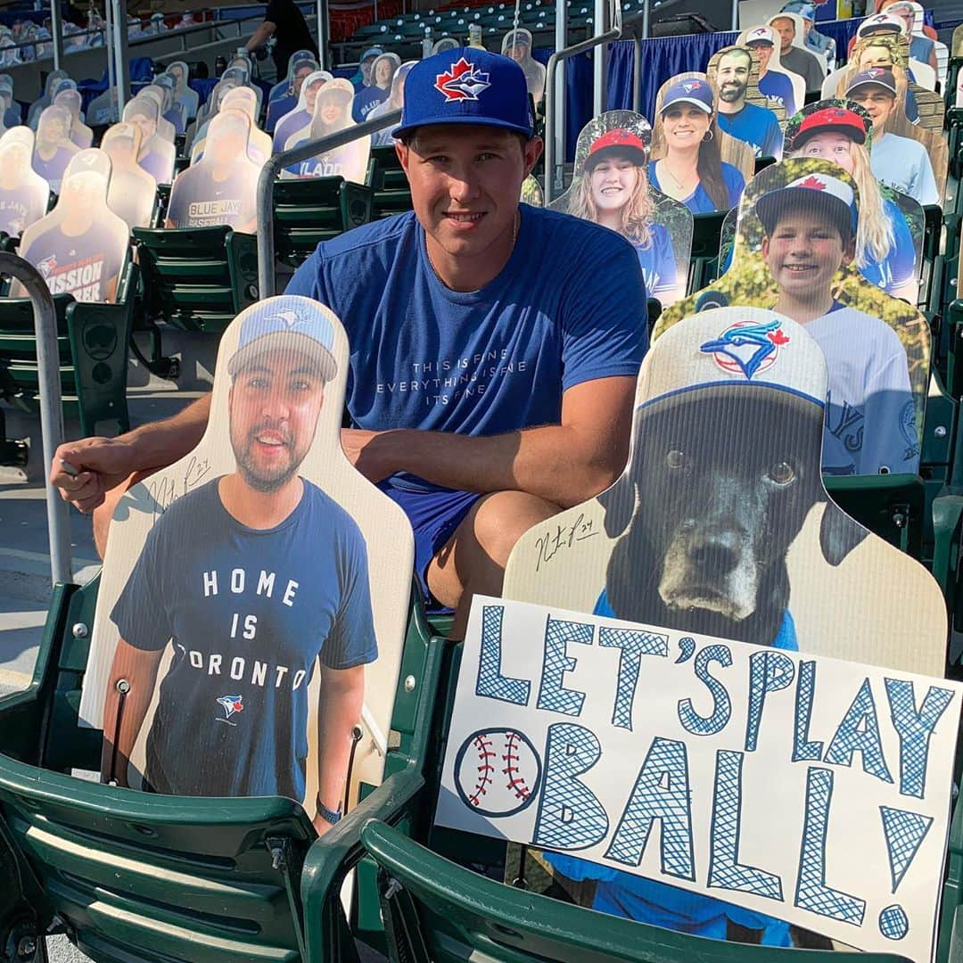 トロント・ブルージェイズさんのインスタグラム写真 - (トロント・ブルージェイズInstagram)「Spending Fan Appreciation Weekend with the BEST fans in baseball 😉💙 #WeAreBlueJays」9月27日 7時03分 - bluejays