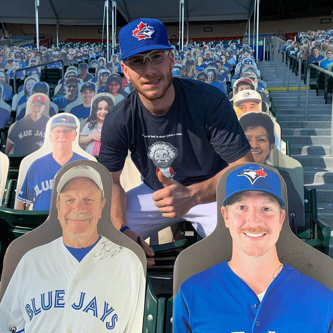 トロント・ブルージェイズさんのインスタグラム写真 - (トロント・ブルージェイズInstagram)「Spending Fan Appreciation Weekend with the BEST fans in baseball 😉💙 #WeAreBlueJays」9月27日 7時03分 - bluejays