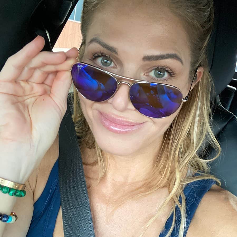 トリー・ウィルソンのインスタグラム：「. Sending you love on a Saturday! 😘😁」