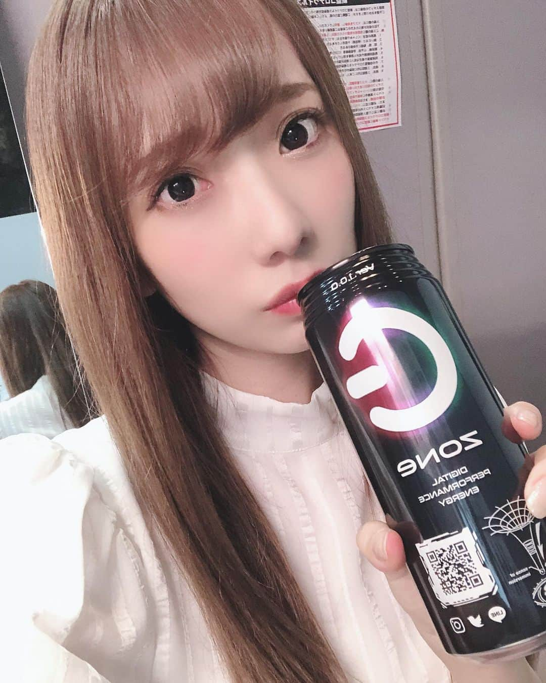 堀内華央理さんのインスタグラム写真 - (堀内華央理Instagram)「ZONeきっと今日は たくさん飲むかなぁ🍼  今日はクラロワ＆ストⅤ！  #kaorihoriuchi #堀内華央理 #bakusutesotokandaicchome #バクステ外神田一丁目 #idol #japaneseidol #tokyo #japan #streamer #twitchstreamer #game #아이돌 #게임 #트위치 #實況主 #偶像 #ゾーン #zone #energydrink #エナジードリンク #esports #eスポーツ」9月27日 7時19分 - horiuchikaori