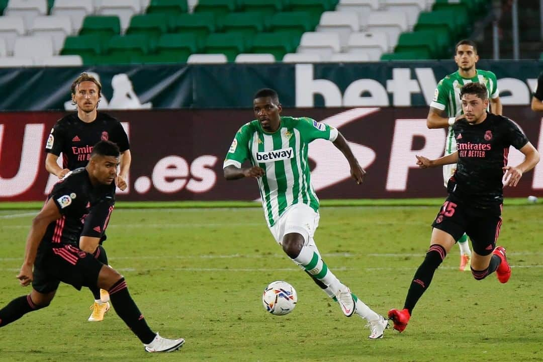 レアル・ベティスさんのインスタグラム写真 - (レアル・ベティスInstagram)「🗞 CRÓNICA  Un competitivo #RealBetis cae ante el Real Madrid (2-3) 😔👎  ➡ Info en nuestra web: https://www.realbetisbalompie.es/noticias/primer-equipo/cronica-el-real-betis-cae-ante-el-real-madrid-2-3-24664」9月27日 7時31分 - realbetisbalompie