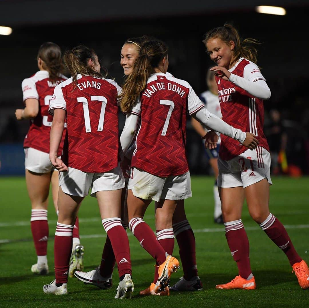 Arsenal Ladiesさんのインスタグラム写真 - (Arsenal LadiesInstagram)「Goodnight, Gooners! 😊 #NorthLondonDerby 🔴」9月27日 7時48分 - arsenalwfc