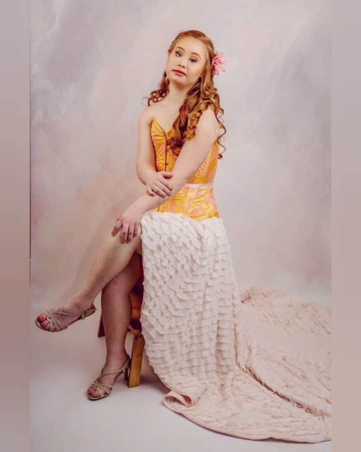 マデリン・スチュアートのインスタグラム：「My favourite outfit, I always feel so wonderful when I wear it. What is your favourite outfit? Photo @magicmomentsbymichele  HMUA @ritamakeupartist  Stylist @rosannestuart  #weareone #inclusion #diversity #downsyndrome #photooftheday」