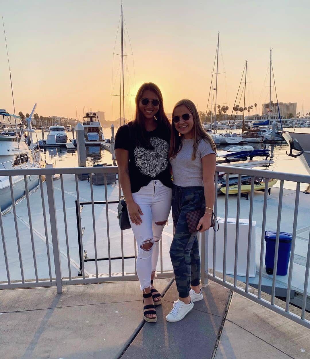 マディソン・コシャンのインスタグラム：「only happy days when you get to live with your best friend」