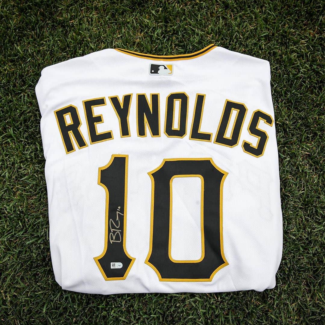 のインスタグラム：「LIKE & COMMENT on this post for a chance to win a signed Bryan Reynolds jersey!」