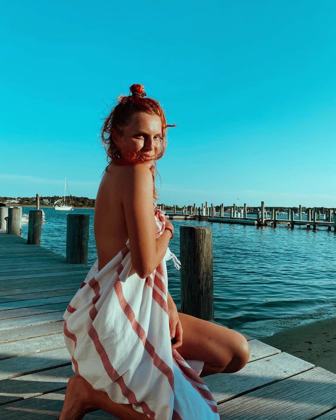 フィービー・ダールのインスタグラム：「The sea brings out the mermaid in me. I have a deep love and admiration for the power of the ocean. What’s your favorite ocean creature? 🐙」