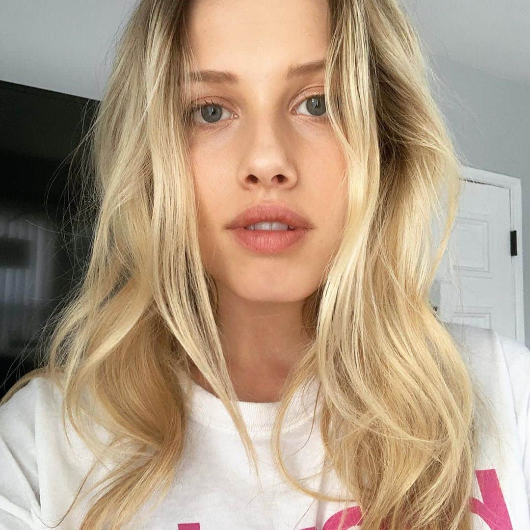 グレイシー・ドジーニーのインスタグラム：「😴」
