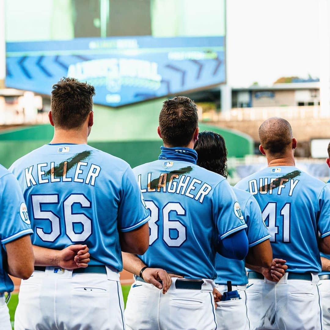 MLBさんのインスタグラム写真 - (MLBInstagram)「The @kcroyals honor Alex Gordon as he plays the final weekend of his 14-year career. 4️⃣」9月27日 8時57分 - mlb