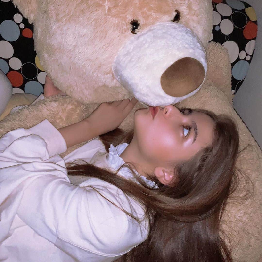 嵐莉菜さんのインスタグラム写真 - (嵐莉菜Instagram)「こちらはJくんです🧸  #嵐莉菜 #高校生 #くま  #抱き枕 #bear  #コストコ  #家族」9月27日 9時04分 - lina_arashi