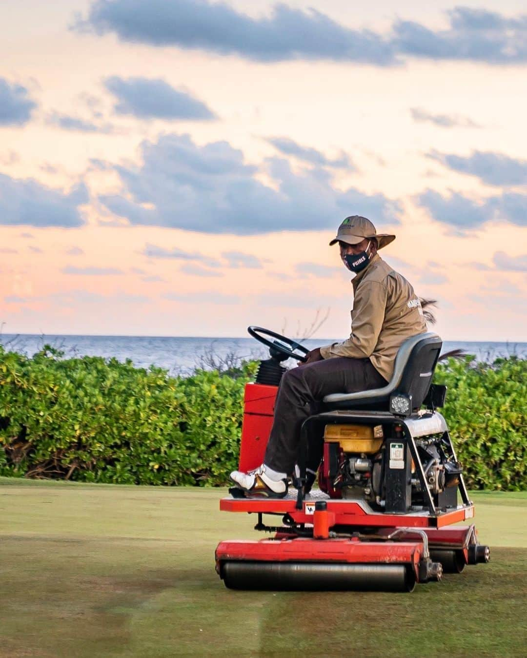 PGA TOURさんのインスタグラム写真 - (PGA TOURInstagram)「Working the late shift @coraleschampionship. 💯」9月27日 9時08分 - pgatour