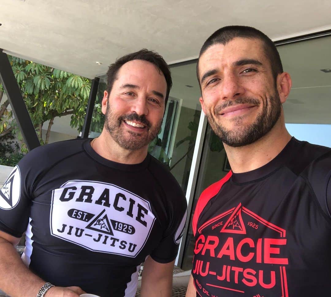 ジェレミー・ピヴェンのインスタグラム：「There’s nothing like being humbled  by a master… Thank you @renergracie for your skills, patience and passion  ( and Superior hair line )」