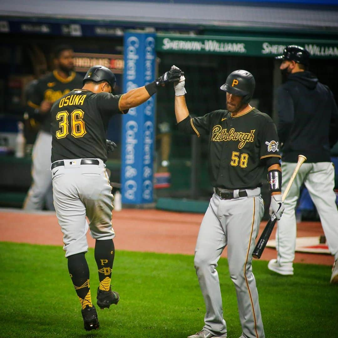 ピッツバーグ・パイレーツさんのインスタグラム写真 - (ピッツバーグ・パイレーツInstagram)「Oppo Osuna! 💪 #LetsGoBucs」9月27日 9時22分 - pittsburghpirates