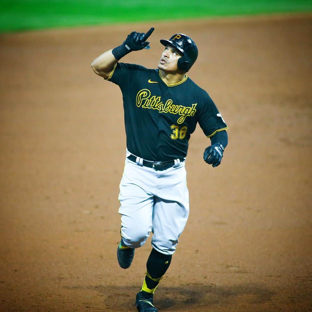 のインスタグラム：「Oppo Osuna! 💪 #LetsGoBucs」