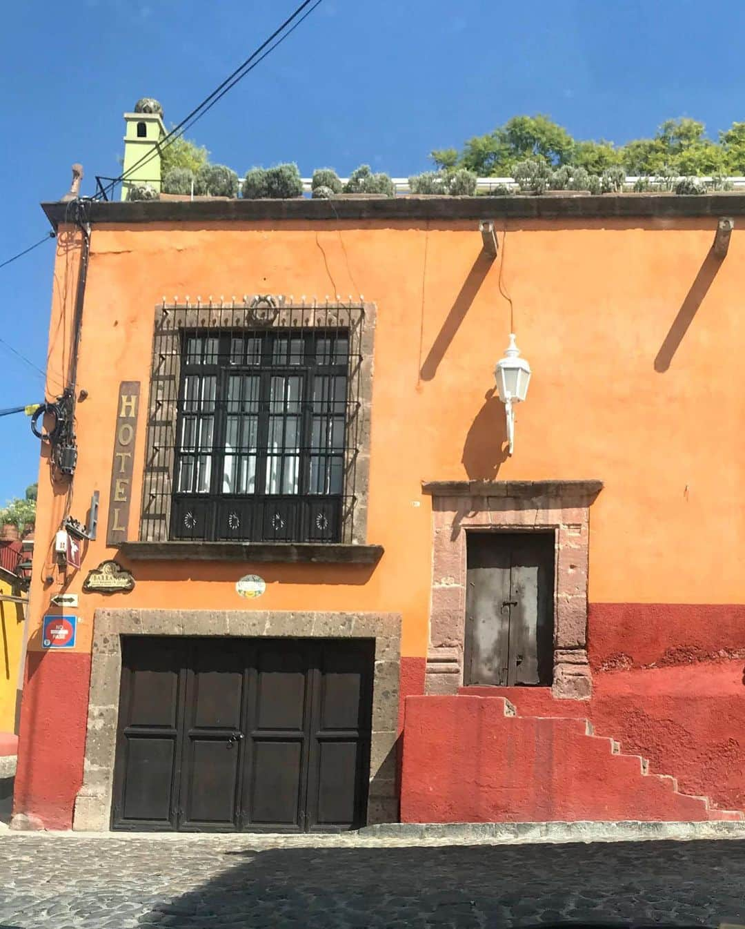 トームさんのインスタグラム写真 - (トームInstagram)「Doorways of magical #SanMiguelDeAllende #Guanajuato #Mexico」9月27日 9時31分 - tomenyc