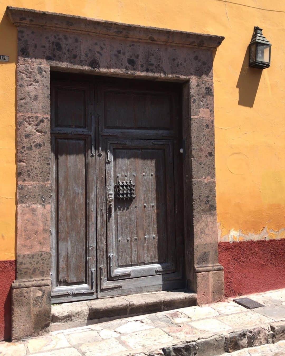 トームさんのインスタグラム写真 - (トームInstagram)「Doorways of magical #SanMiguelDeAllende #Guanajuato #Mexico」9月27日 9時31分 - tomenyc