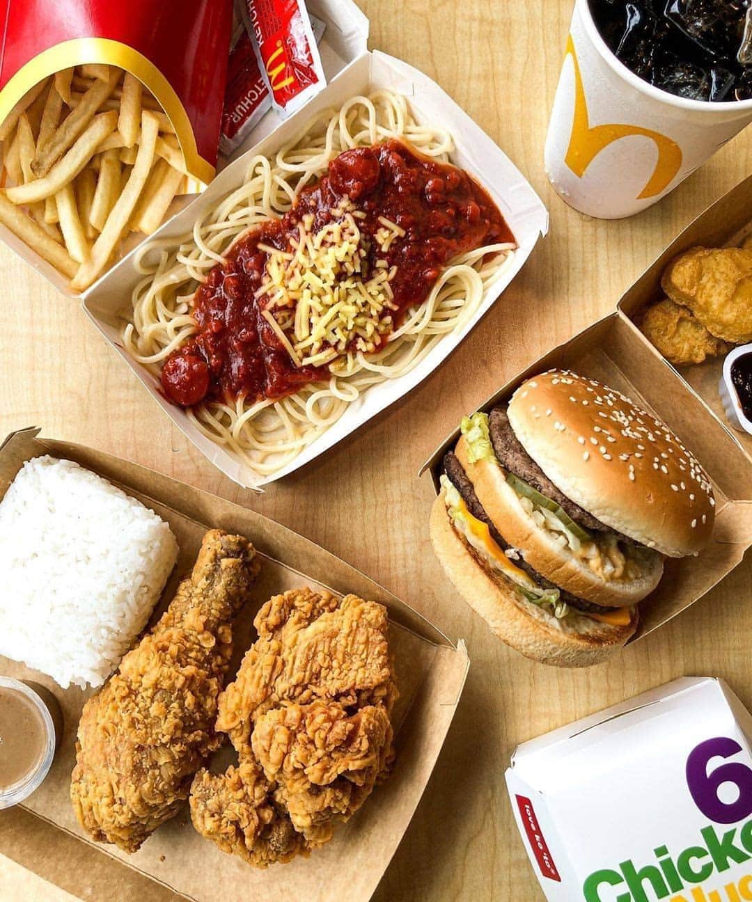 McDonald's Philippinesのインスタグラム：「Sometimes a weekend treat is all you need! 💛 Our stores are open and ready to safely serve you whenever your McDo cravings hit. #MSafe  Thanks for the cool shot, @forkspoonmanila! 💯」