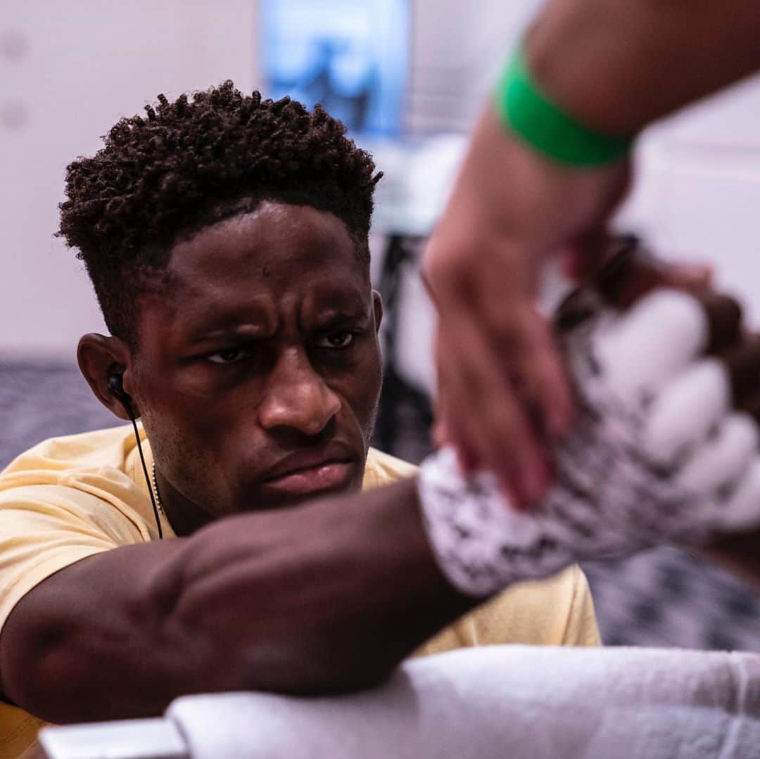 UFCさんのインスタグラム写真 - (UFCInstagram)「Calm before the storm ⛈ Our main card gets started at the top of the hour!  [ Live on ESPN+ PPV: LINK IN BIO ]」9月27日 10時25分 - ufc