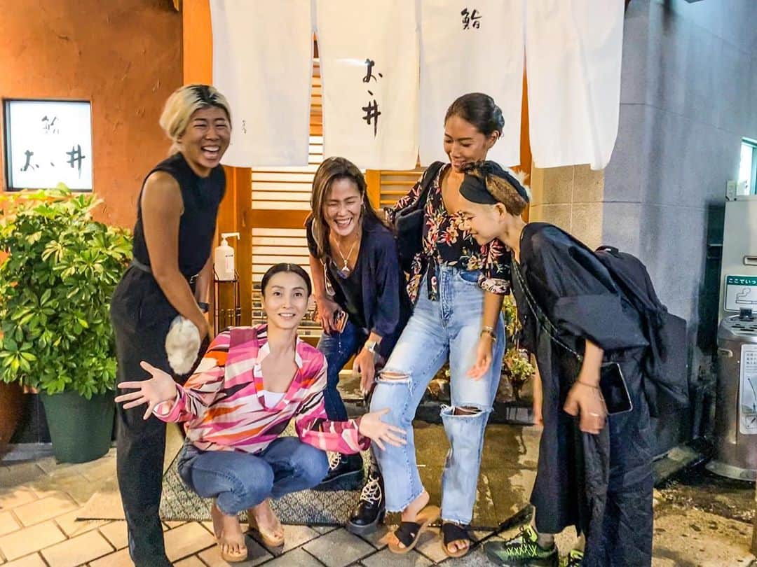 のインスタグラム：「♡HAPPY BIRTHDAY♡  MIZUKI&SHIORI  大好きなsurYOGA family たくさん笑ったね。  ここの絶品ケーキはVEGAN おススメ♡ @月待ち  #suryoga #happybirthday  #japanesefood #yogini  #お祝い#おめでとう#誕生日#笑いすぎた#スアヨガ#広島ヨガ」