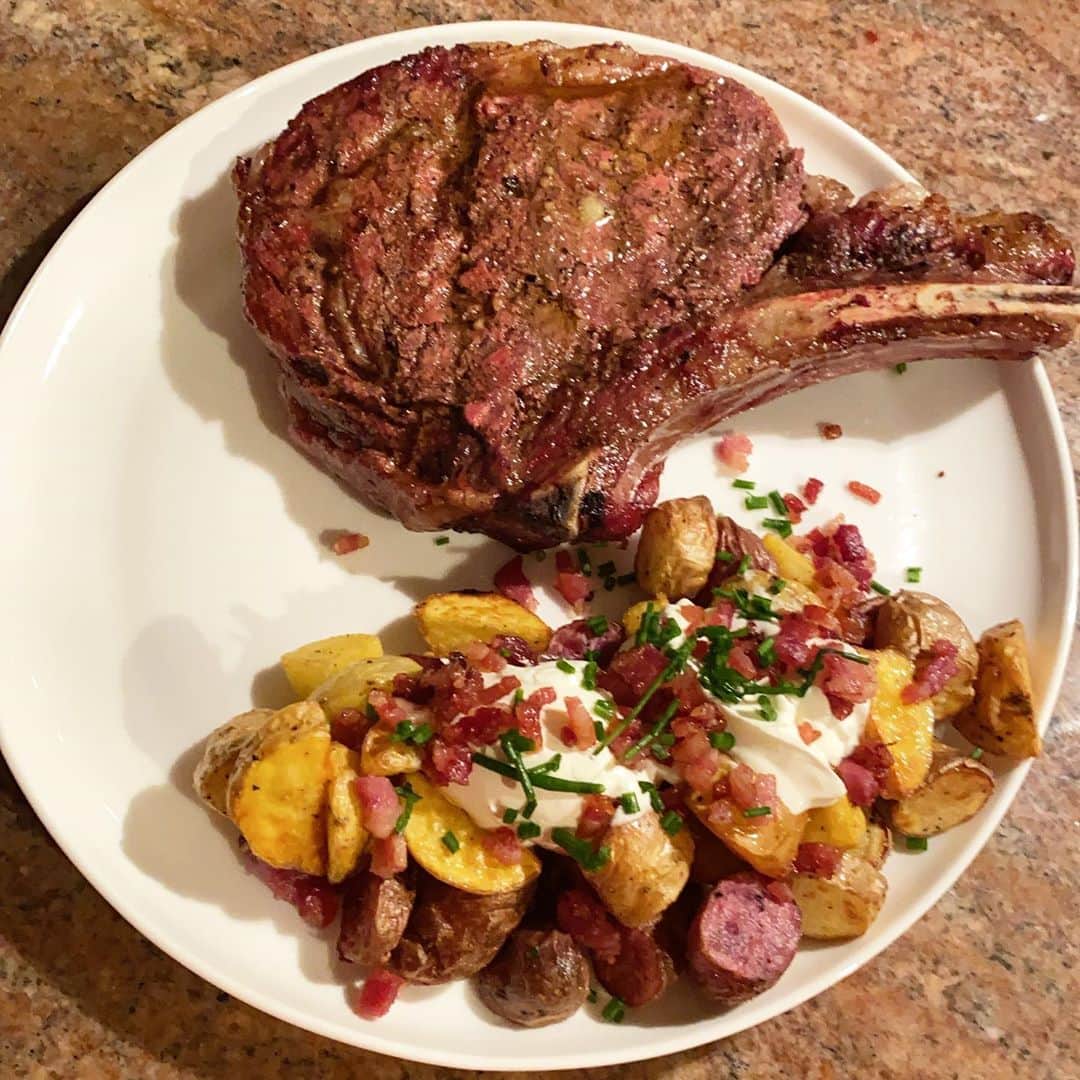 Phil Heathのインスタグラム：「@milehighmeat beef cowboy steak with garlic ghee, organic potatoes with @milehighmeat bacon 💪🏽 Time to eat! Thanks babe @shuriecremona for making this amazing cheat meal!」