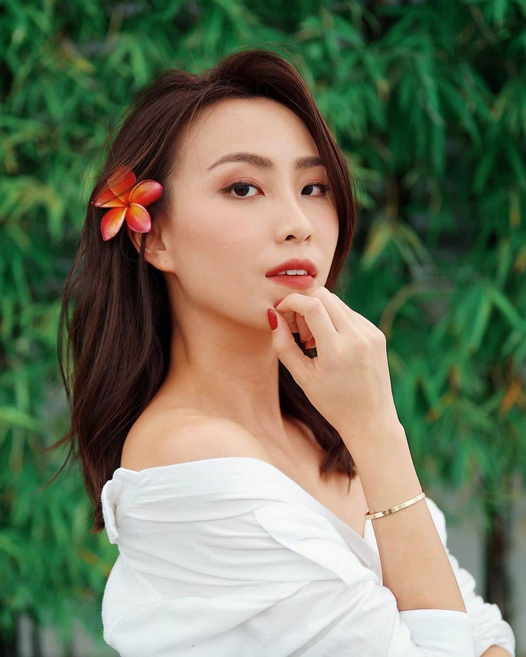 のインスタグラム：「What the client wants VS 90% of the pics I shoot 🤣 What a whirlwind of a weekend!! I’m so grateful to the team of troopers I work with that stuck by me shooting on a Sunday 🙏🏻 Love you guys, y’all know who you are! 🤍 Thank you @leekaja.jerry for just the haircut and colour that I want!」