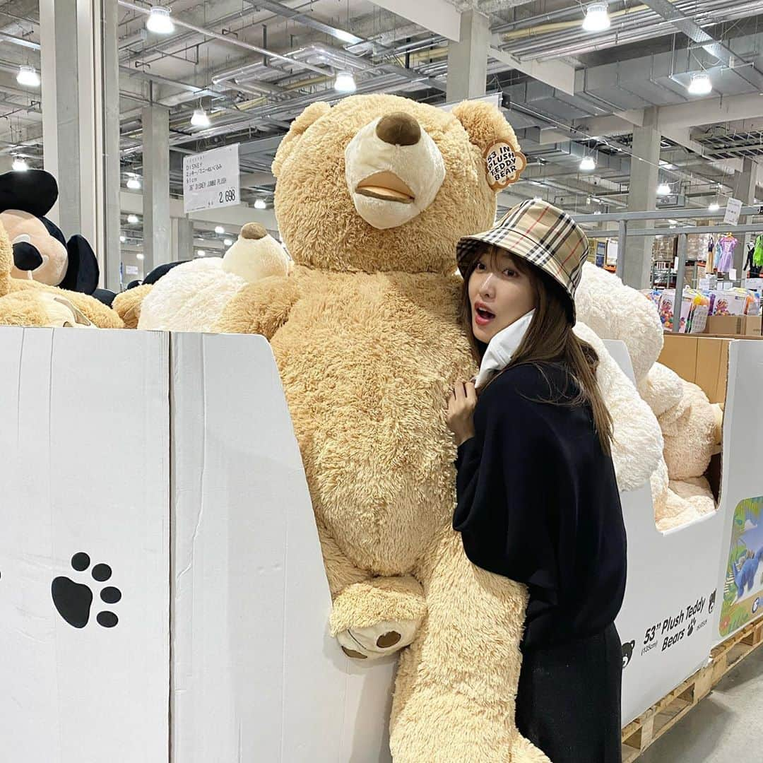 佐達ももこさんのインスタグラム写真 - (佐達ももこInstagram)「久々のcostco🍩❤️  冬に備えてボディークリーム沢山と 大好きなチーズ鱈と....🧀  行くだけで楽しいコストコ✌️  #costco#コストコ」9月27日 20時09分 - sadamomodayo