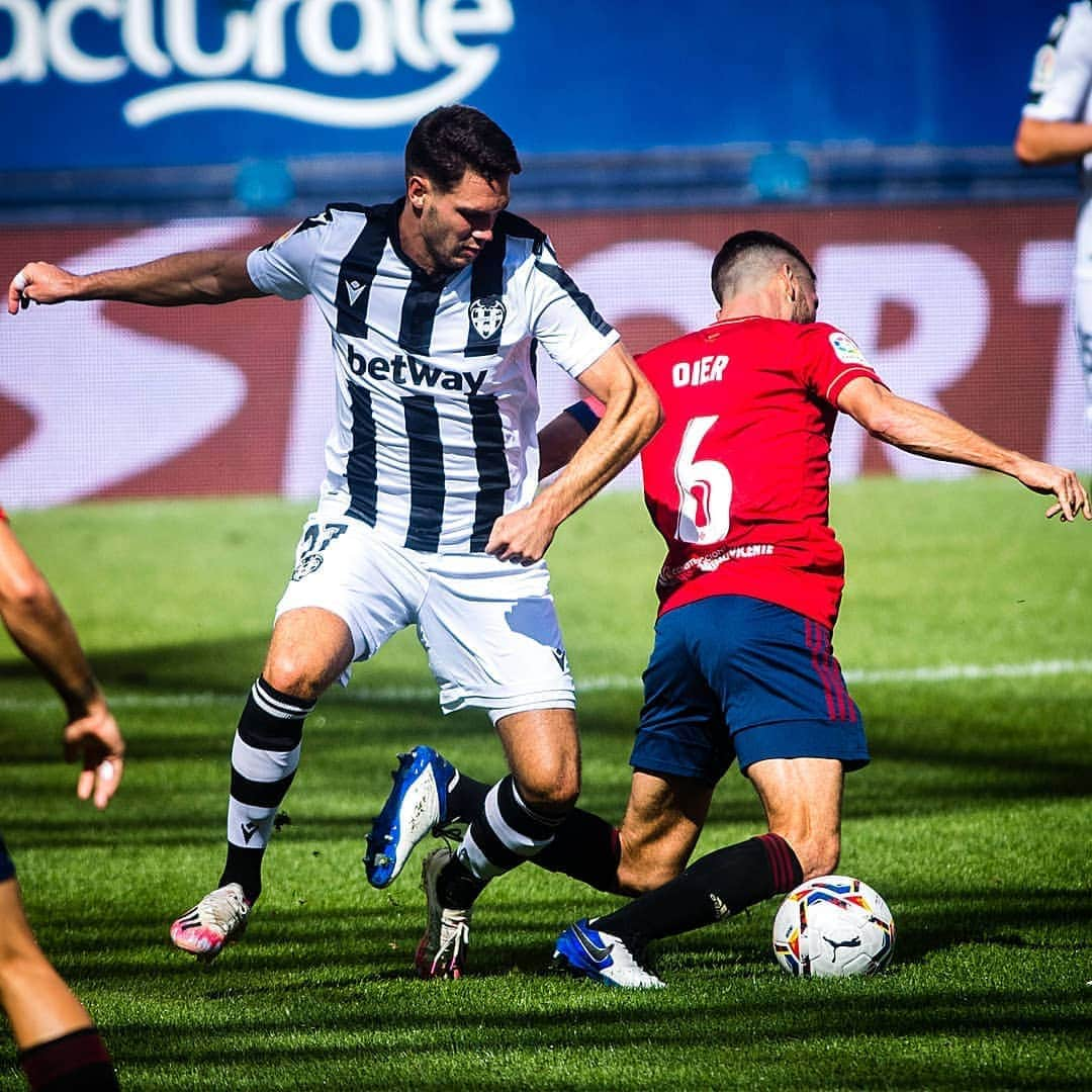 レバンテUDさんのインスタグラム写真 - (レバンテUDInstagram)「2/2 HALF - 55'  🚦⛔  ➡️ @caosasuna 1-1 #LevanteUD  #OsasunaLevante」9月27日 20時15分 - levanteud