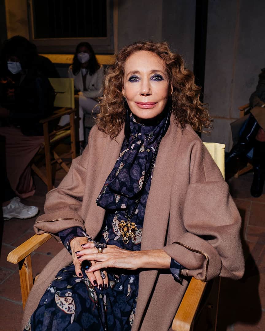 のインスタグラム：「As summer draws to a close in Milan, stars descend upon an open air theatre of the Rotonda della Besana to watch the unveiling of the Salvatore Ferragamo Spring/Summer 2021 show. Italian actress Marisa Berenson is a joy to behold in a silk georgette paisley print dress. #FerragamoSS21」