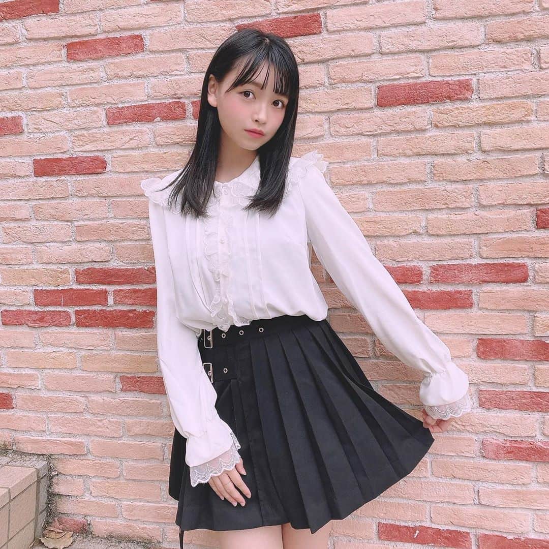 AIRIさんのインスタグラム写真 - (AIRIInstagram)「🤍🖤 . .  #PiXMiX #アイドル #idol #偶像  #レンガ #高校生 #jk #コーデ #ファッション #モノトーン #秋 #ガーリー #日本 #girl #kawaii #hair #monotone #black #壁 #インスタ映え #fjkquotes n #code #followme #wink #奥沙雷 #团子 #可爱 #fjk」9月27日 20時32分 - aylin200442