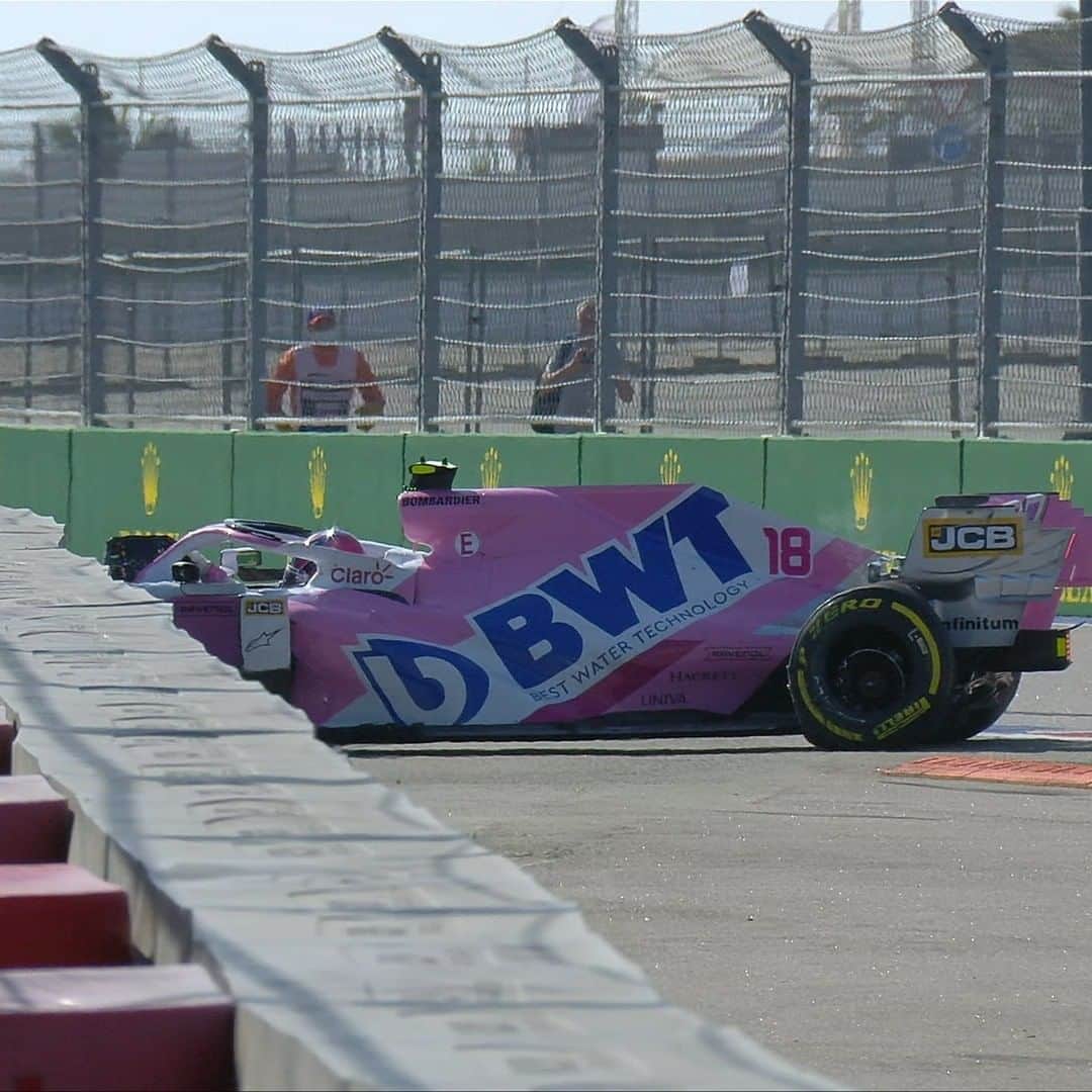 F1さんのインスタグラム写真 - (F1Instagram)「LIGHTS OUT, and opening lap drama in Sochi! 🤯 Carlos Sainz hits the wall at Turn 2, and Lance Stroll spins out after contact with Charles Leclerc at Turn 4 💥 . Both drivers are out, but unharmed . #F1 #Formula1 #RussianGP」9月27日 20時29分 - f1