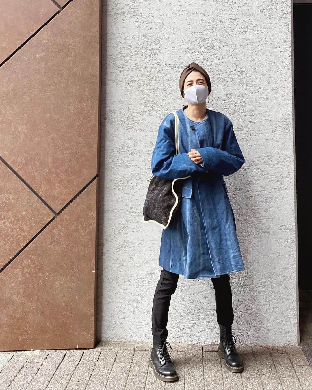 eiko kagamiのインスタグラム：「. 最近一気に気温が下がって 洋服も戸惑ったけど、今週からまた暖かくなるのかな？ 体調管理に気をつけて また明日から頑張ろう❤︎ . . . . #coodinate #fashion #カジュアルコーデ #デニムコーデ #大人カジュアル #ブーツ#ブーツコーデ #ターバン #アラフォーコーデ」