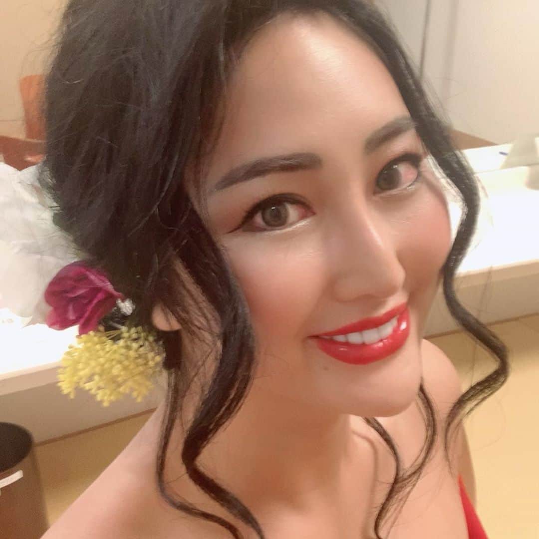 筒井菜月のインスタグラム：「【TV出演します】 ・ 全ての未婚・既婚男女に贈る結婚バラエティ‼️ABC朝日放送様の特番、『結婚ってなんだっけ？』にコメンテーターとして出演していますー✨ ・ 毎日欠かさず喧嘩しまくっている両親の元に育って格闘技のレフェリーの様に必死に喧嘩を止めていた私は正直なところ結婚に不信感しか無かったですが、今は結婚して良かった❣️と心から思えています😆 ・ 結婚して2年経って何がお互いにとってベストなのかを日々模索中ですが、常に本音で話し合い、真剣に向き合う事が幸せにいるコツかなと思います✨ ・ 常識や世間体に縛られず、100人十色の結婚の形があって良い‼️そんな風に思える番組になっていると思いますので、ぜひご覧下さいー😍 ・ ABC朝日放送にて23時からOA💗 東日本の方は明日からティーバーなどのアプリで視聴可能です✨ ・ #結婚ってなんだっけ？　#新婚さんいらっしゃい　 #筒井菜月　#ミスインターナショナル　#結婚　#恋愛　 #婚活　#幸せ　#love」