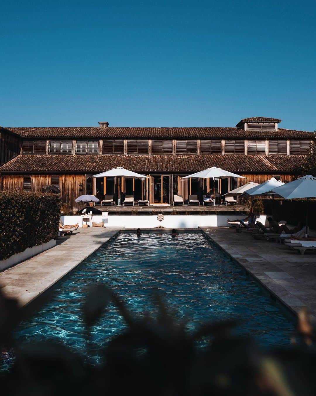 NICOLAS SIMOESのインスタグラム：「Should I jump one last time? ☀️💦」