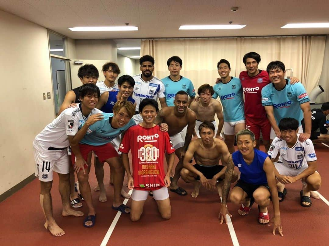 井手口陽介のインスタグラム：「ナイス勝利⚽️ #3連勝 #東くん300試合おめでとうございます🎉㊗️🎊」