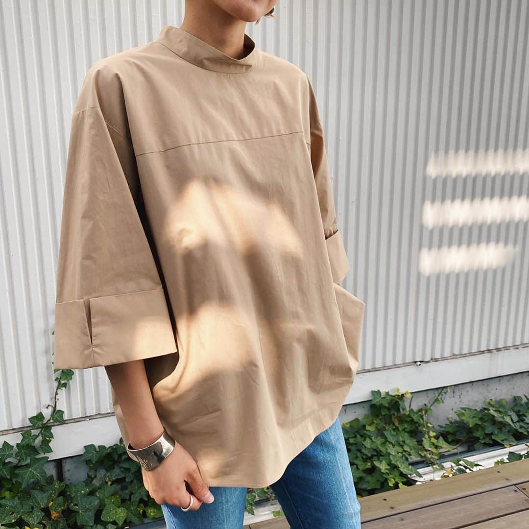 JET NEW YORKのインスタグラム：「﻿ ﻿ ———————————﻿ ﻿ HOT ITEM▼﻿ ﻿ ✔︎ bottle neck roll up blouse﻿ No.G50-89500 / ¥16,000+tax﻿ ﻿ ———————————﻿ ﻿ #jet_newyork #jetnewyork #newyork #jet #marikohayashi #20 #2020 #aw #20aw #autumn #winter #fall #new #collection #nowonsale #elleshop #worldonlinestore #linkinbio #blouse #hotitem #bottleneck」