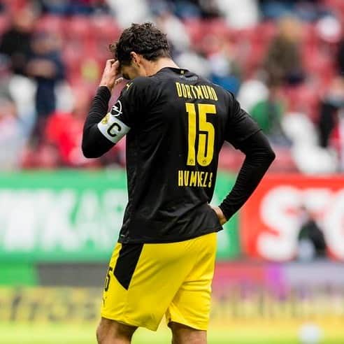マッツ・フメルスのインスタグラム：「Enttäuschendes Ergebnis für uns gestern. Der @fcaugsburg1907 hat einen großen Kampf hingelegt und sich dafür auch belohnt. Wir haben am Mittwoch die Chance direkt wieder zurück in die Spur zu finden 💪🏻」