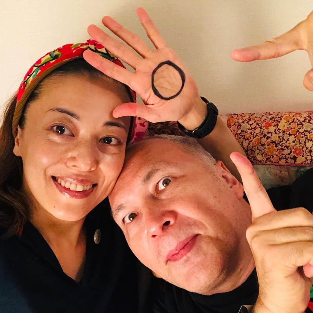 池田有希子のインスタグラム：「自分の感情、悩みを隠すことはとても恐ろしい。助けが要る時に声を出せなくなる。精神の健全さはそんなとこから失われたりする。だから脆くて弱い自分をオープンにする。恥ずかしいことにしてはいけないから。だってこんな苛酷な時代を生きてんだよ充分私達は凄いんです。  #IAMWHOLE #不完全が完全 #gethelp #LUSH」