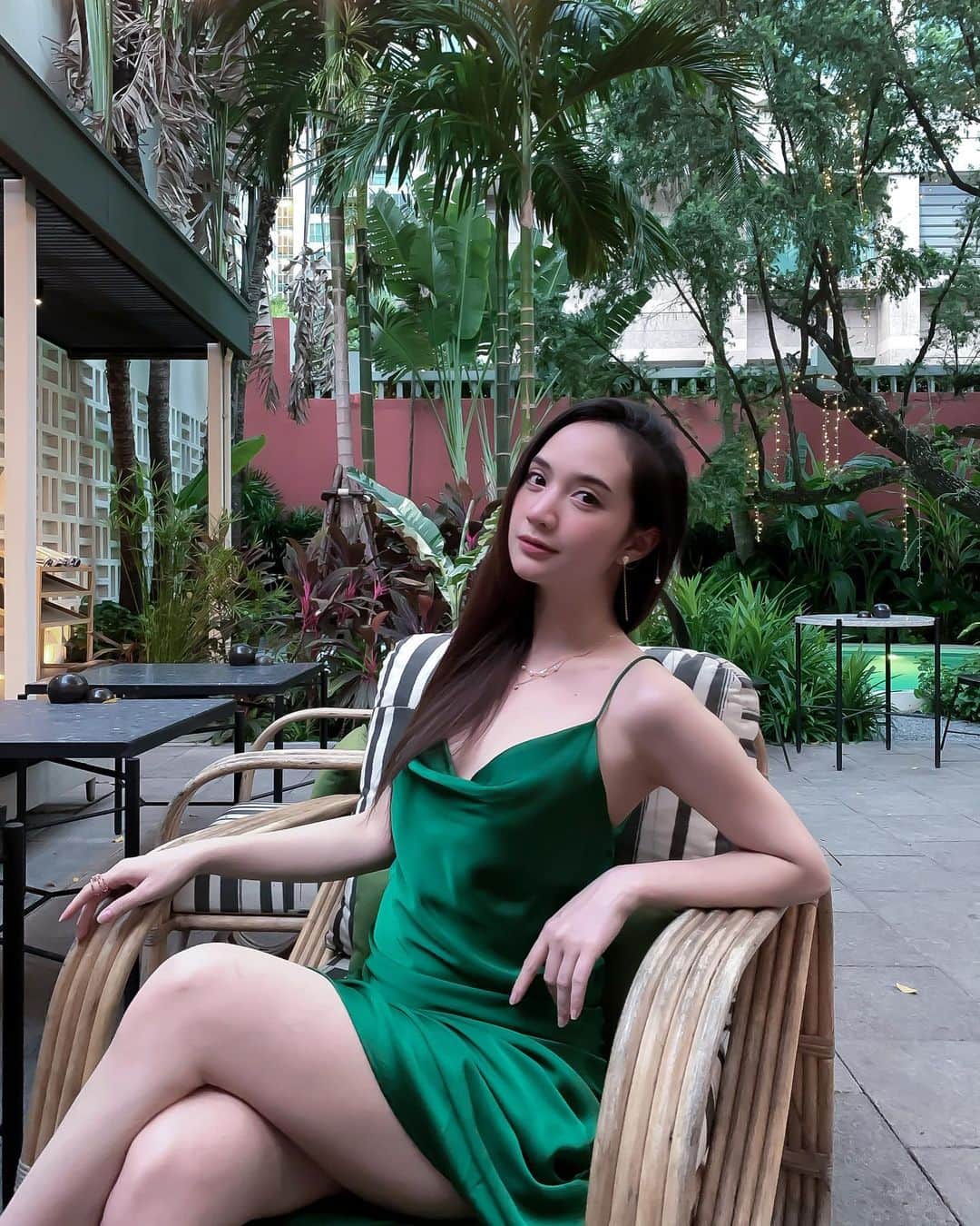 インヤのインスタグラム：「💚✨ @dy.sisters  ชุดที่ร้านหญิงเอง #みどり #green」