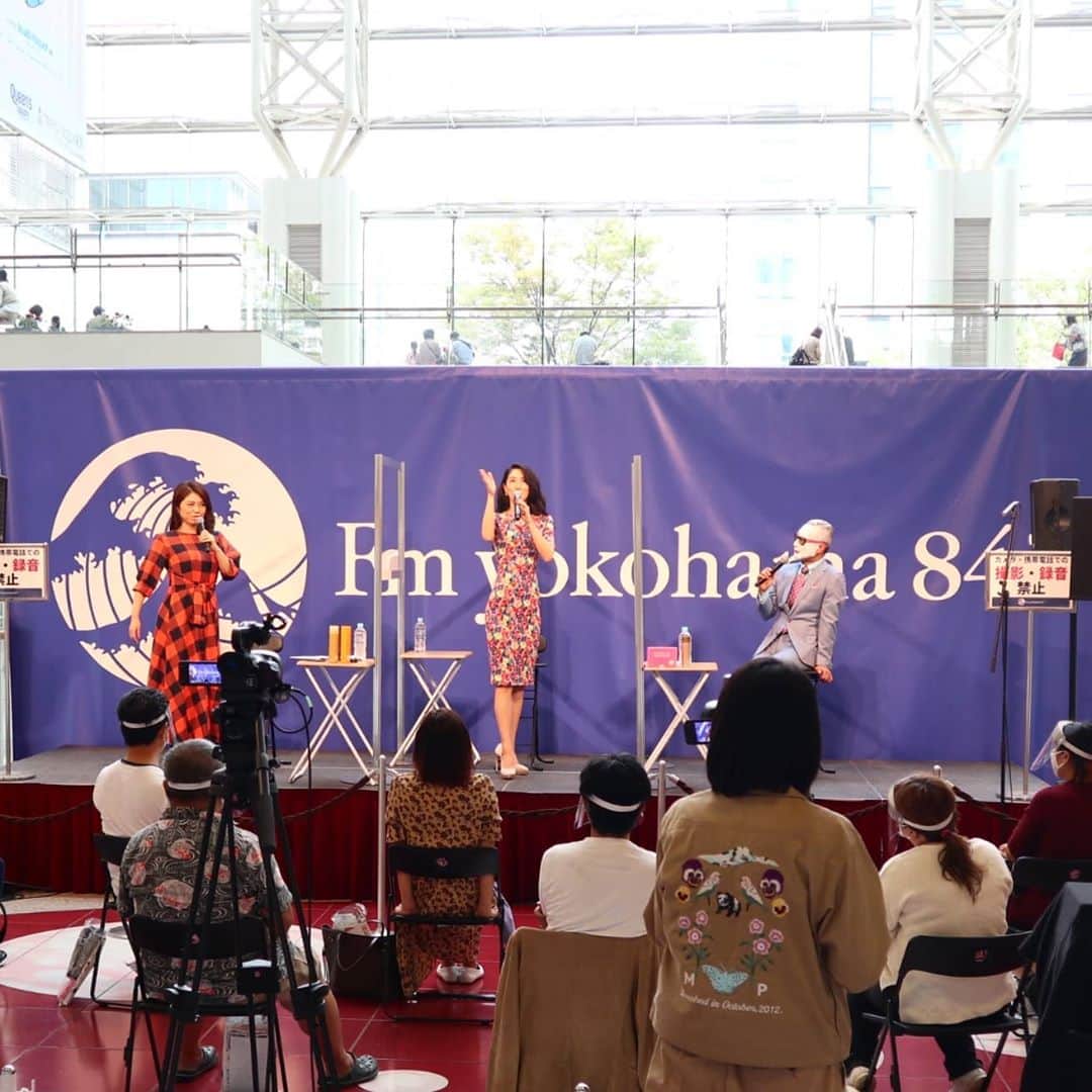 吉松育美さんのインスタグラム写真 - (吉松育美Instagram)「Had a great time doing this special live radio event with FM Yokohama.😊👍✨ . .  横浜FM35周年記念公開ラジオ放送🎈イベント✨コロナの影響もあり観客はかなり人数を限定しての公開ラジオイベントでしたがとっても楽しかったです💖😉✨もっとビューティートークしたかったな😘ははは .  小林アナ❤️@genkobiribiri 来年のベストボディージャパン大会出場に向けて💖💖💖一年後は身体を絞りに絞ってウェストまな板にします！という事で期待しておきましょう😉私もステージプレゼンスのコーチとしてこれから彼女をサポートしていきます💖みんなも応援してね✨ .  そしてようやくお会いすることが出来た大野拓郎さん @takuro.ohno ✨コロナの中NY留学を無事に終えて日本に帰国したそうで🙌お疲れ様でした〜🙋‍♀️今月活躍応援してます〜🙆‍♀️🙆‍♂️🙆✨ .  なんと！８年前？に一緒にラジオ番組をやらせて頂いていた柴田さん @satorushiba にも会場で再会出来てすっごく感動😍✨またいつか一緒に仕事したい一人なんです🌟🌟🌟 .  今日も炭酸王子@toyotansanlabo と小林アナにHAPPYパワーを頂いて💖さらにまたファンの皆さんにお会い出来るように私も頑張ろう❤️と思えた１日でした✨ . . . . . #横浜FM #radio #ラジオ #公開ラジオ #ライブ配信 #横浜 #ゲスト #ラジオ好きな人と繋がりたい #イベント」9月27日 21時06分 - ikumiyoshimatsu