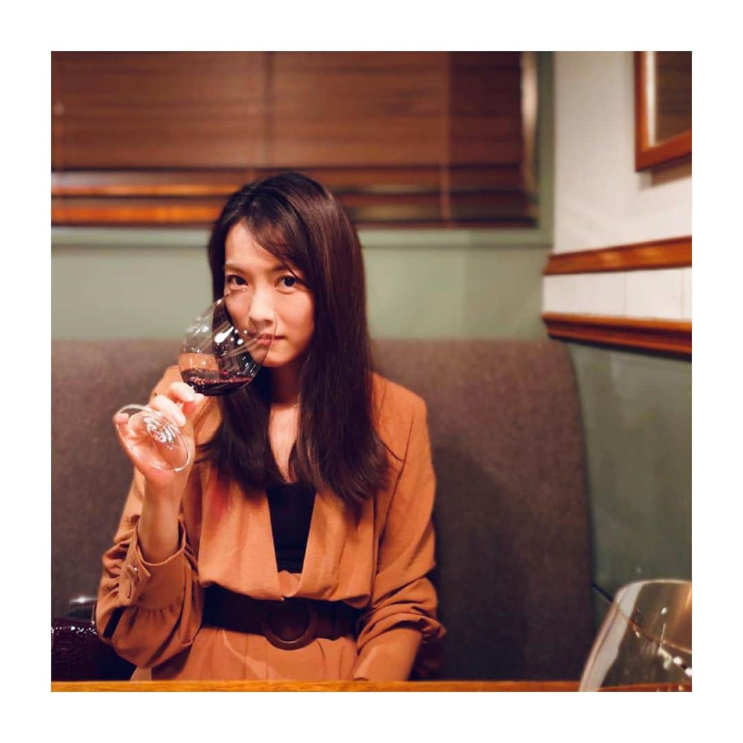 古川美有さんのインスタグラム写真 - (古川美有Instagram)「Weekend🍷 ． 赤ワインは永久に飲めるのですが、 泡とか白とかシェリーとかは1杯飲み切れない。ビールも。 なんでだろ🤔 #weekend #weekendmood #🍷」9月27日 21時07分 - miyukogawa