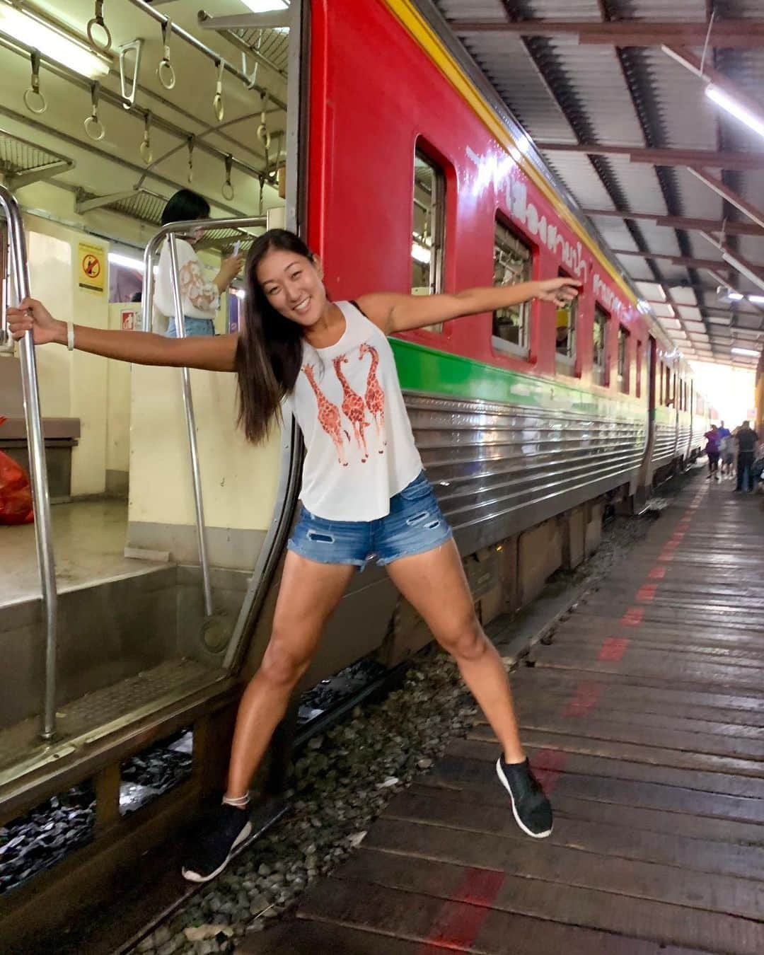 のインスタグラム：「Happy Sunday🐘✨❤️ #throwback #imisstravelling」